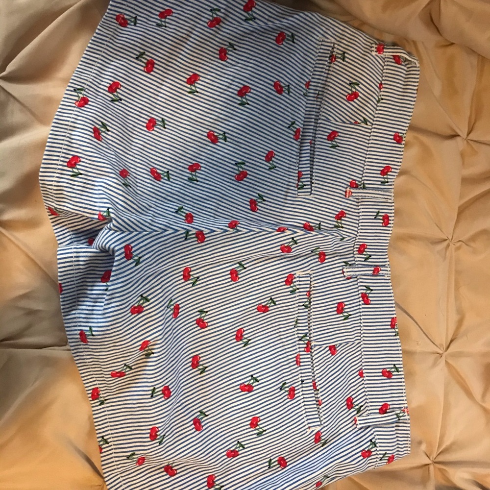 Cherry low rise shorts - Picture 4 of 6